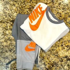 boys Nike jogging set (size 8)